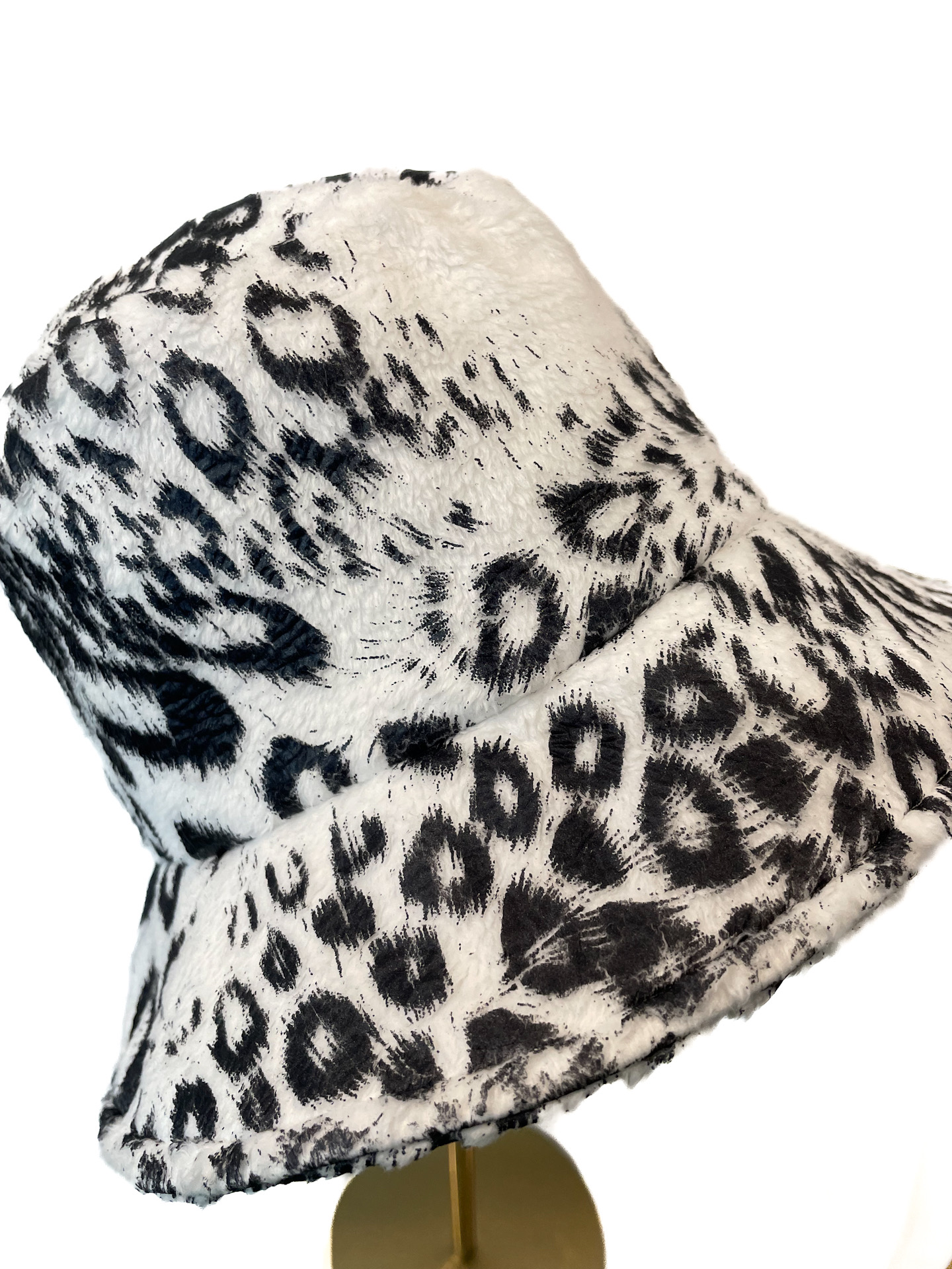 Bucket hat, white leopard faux fur 57cm - Image 4